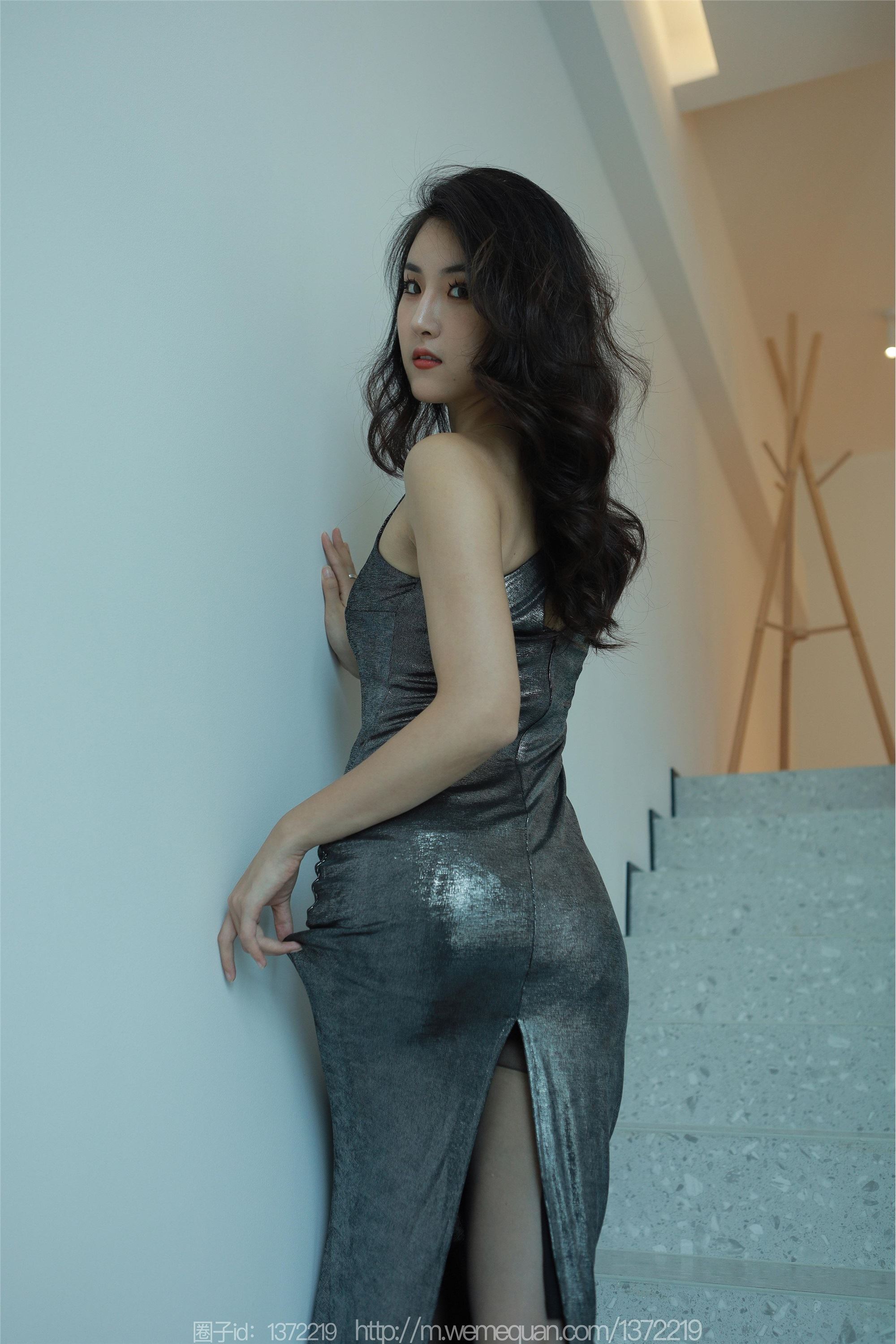 IESS异思趣向  2023.06.29 丝享家 1467 小宝《液体金属裙》